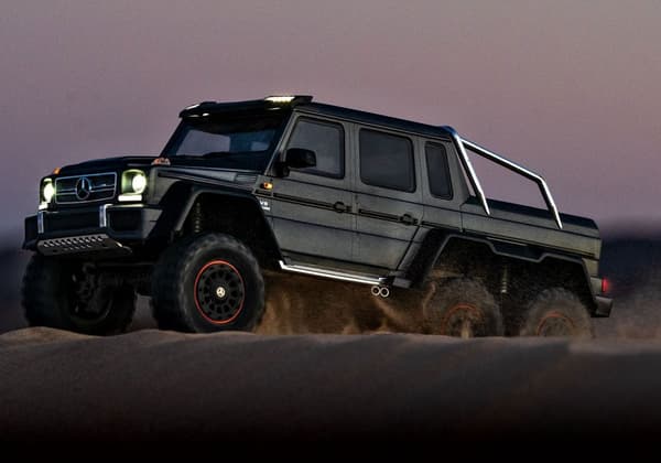 Traxxas TRX-6 Mercedes G63 AMG 6x6 Clipless Sort