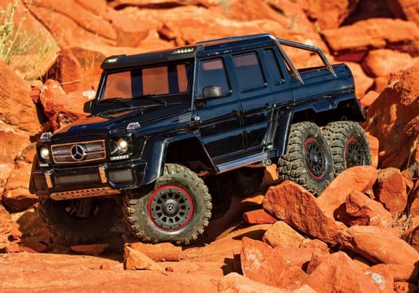 Traxxas TRX-6 Mercedes G63 AMG 6x6 Clipless Sort