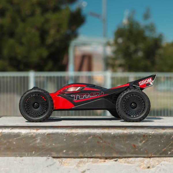 ARRMA Typhon Grom 223S BLX 4WD Rød/Sort - RTR