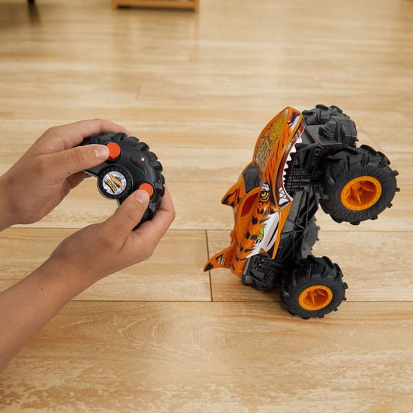 Hot Wheels Monster Trucks Tiger Shark radio control car