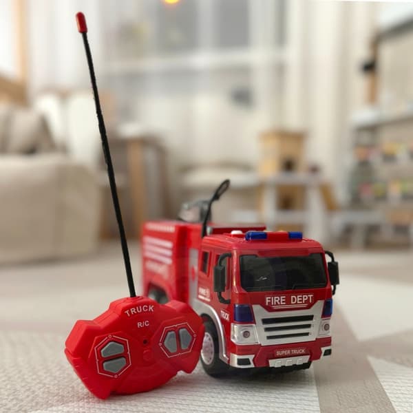 WOOPIE fjernstyret brandbil med vandsprayfunktion