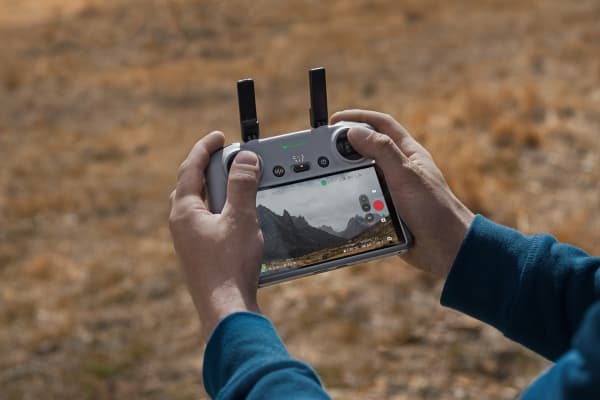 DJI RC 2 - Fjärrkontroll för drönare - display - LCD - 5.5" - för Air 3