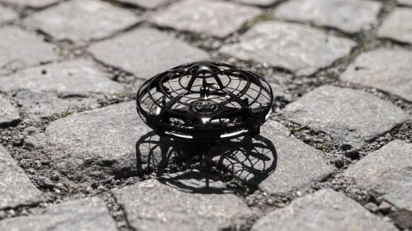 GadgetMonster UFO Drone, kontrollera en UFO-drönare med enbart dina händer