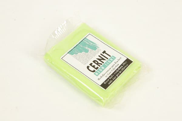 Cernit 600 Neon light 56g grön