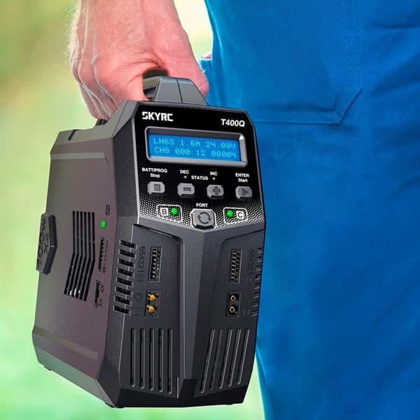 SkyRC T400Q 4x100W Datorladdare