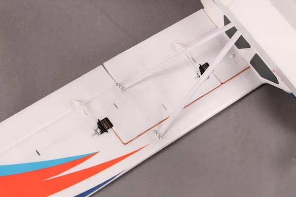 FMS Kingfisher 1400mm m/Skid/Flytare - Gyro V3 PNP
