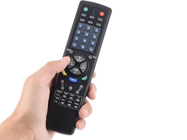 Universal fjernkontroll for alle forskjellige TV / DVD / CD