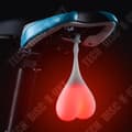 Miniatyrbild 3 av 4: TD® Cykelbakljus Hjärtformat rött varningsljus Silikonhängande LED Nattljus Lätt cykelryggsäck Bakljus