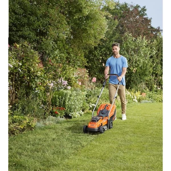 BLACK &amp; DECKER 18V LITHIUM Trådlös gräsklippare 33 cm - 2,5 Ah - 2 batterier - 1 laddare - BCMW3318L2-QW