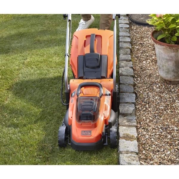 BLACK &amp; DECKER 18V LITHIUM Trådlös gräsklippare 33 cm - 2,5 Ah - 2 batterier - 1 laddare - BCMW3318L2-QW
