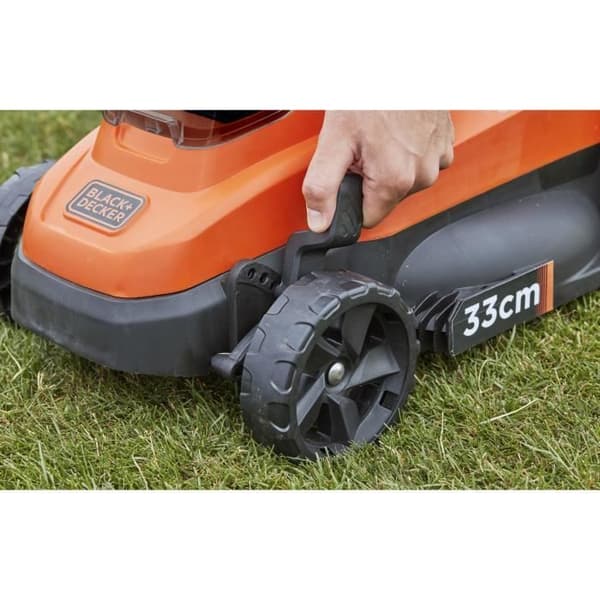 BLACK &amp; DECKER 18V LITHIUM Trådlös gräsklippare 33 cm - 2,5 Ah - 2 batterier - 1 laddare - BCMW3318L2-QW