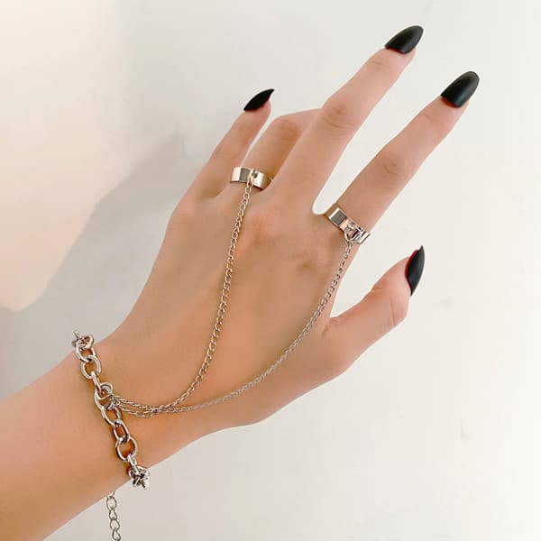 INF Elegant fingerringarmbånd med to ringer - Trendy og stilige smykker for kvinner Sølv