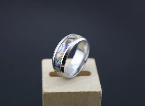 Guldpläterad ring med pärlemor till män unik speciell design