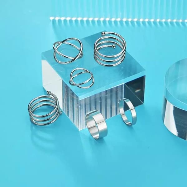 Minimalist set with 6 rings in stainless steel