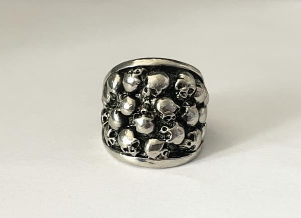 Cool Silver Ring med flera Döskallar / Dödskallar - Stl 21