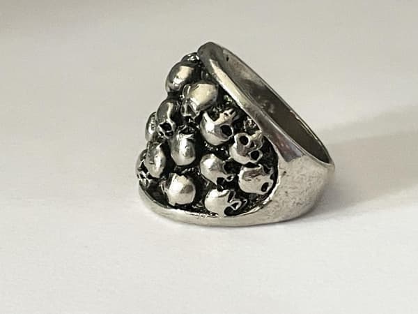 Cool Silver Ring med flera Döskallar / Dödskallar - Stl 21