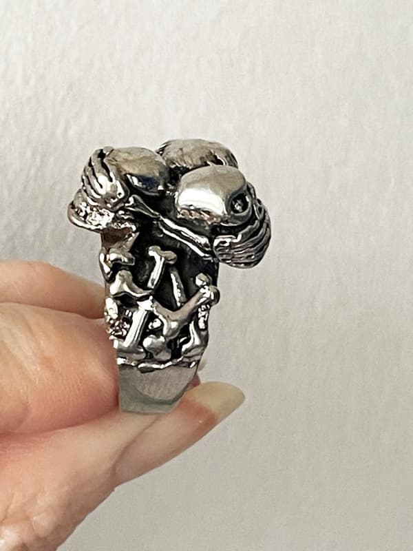 Cool Silver Ring med 3 st Döskallar & Benknotor - Stl 21,5