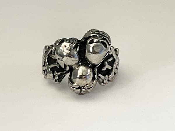 Cool Silver Ring med 3 st Döskallar & Benknotor - Stl 21,5