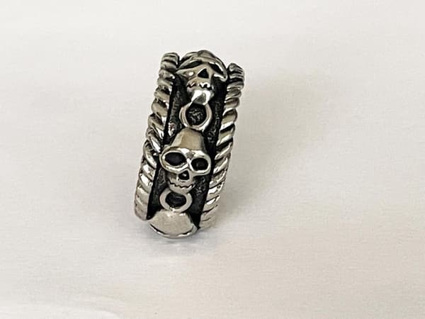Cool Silver Ring med flera Döskallar / Dödskallar - Stl 20