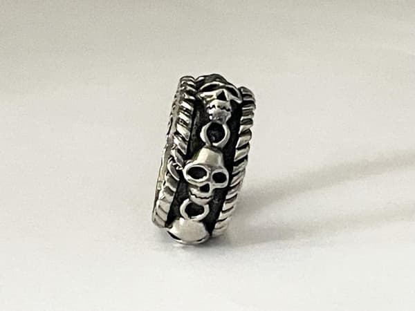 Cool Silver Ring med flera Döskallar / Dödskallar - Stl 20