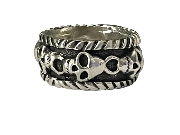 Cool Silver Ring med flera Döskallar / Dödskallar - Stl 20