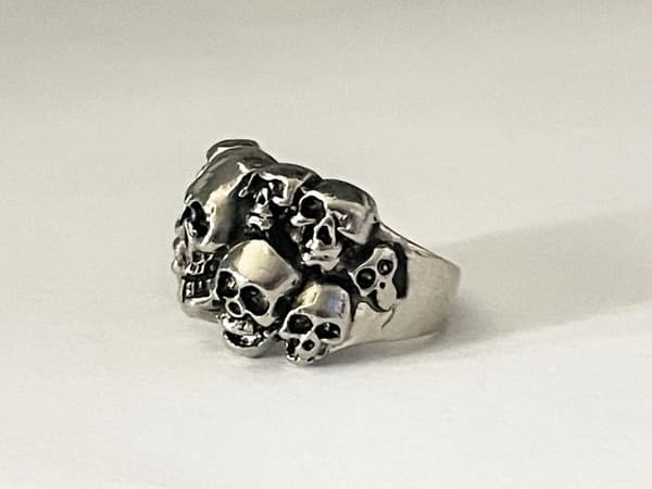 Cool Silver Ring med flera Döskallar / Dödskallar - Stl 21