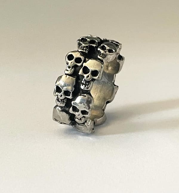 Cool Silver Ring med Döskallar / Dödskallar i 2 Rader - Stl 20,5