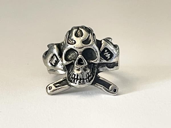 Cool Silver Ring med en Döskalle / Dödskalle - Stl 21