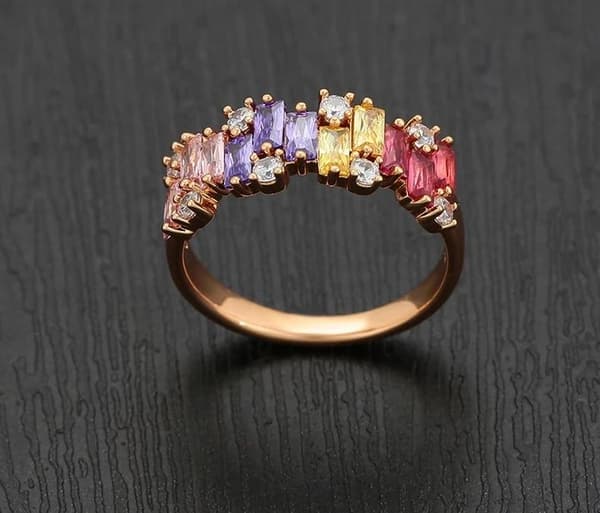 Rosé Guld Ring i Stål - Kristaller i Olika Färger - Stl 16,5