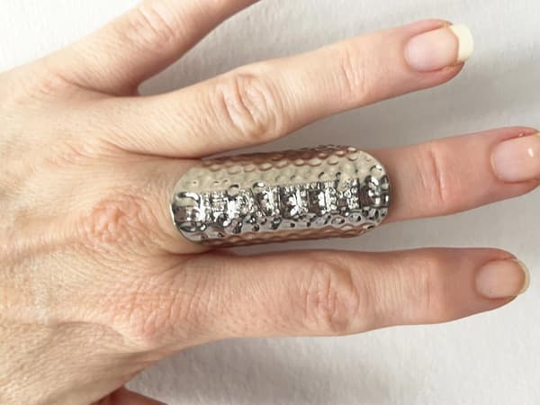 Oversize Silver Ring med Vita Stenar & Text - FAITH - Stl 18,3