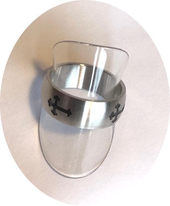 bred band ring med svart kors us10