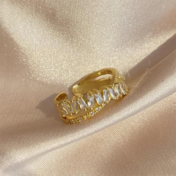 Guld Ring i Stål med Vita Kristaller - Guldpläterad - Justerbar