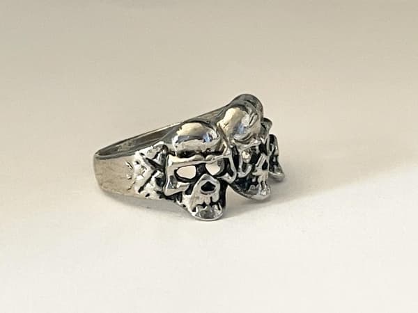 Cool Silver Ring med 3 st Döskallar / Dödskallar - Stl 20