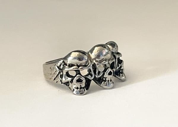 Cool Silver Ring med 3 st Döskallar / Dödskallar - Stl 20