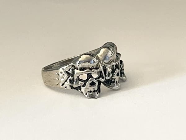 Cool Silver Ring med 3 st Döskallar / Dödskallar - Stl 21,5