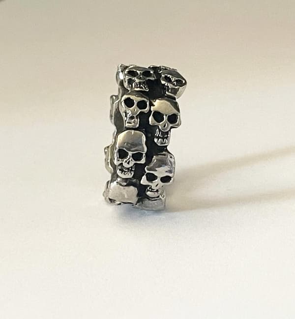 Cool Silver Ring med Döskallar / Dödskallar i 2 Rader - Stl 21,5