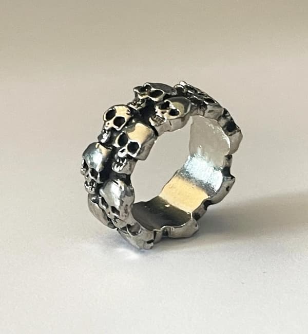Cool Silver Ring med Döskallar / Dödskallar i 2 Rader - Stl 21,5
