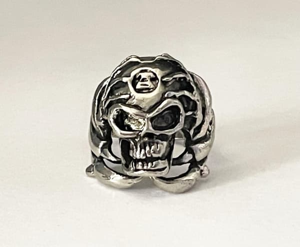 Cool Silver Ring med en Döskalle / Dödskalle - Stl 22