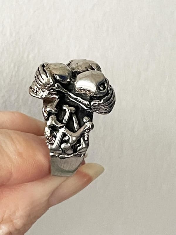 Cool Silver Ring med 3 st Döskallar & Benknotor - Stl 19,5