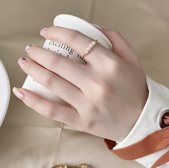 INF Justerbar anti-stress ring med drejelige perler Guld S