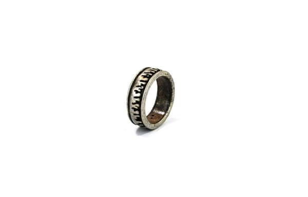 Ring with pattern