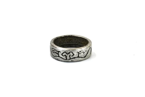 Ring with pattern