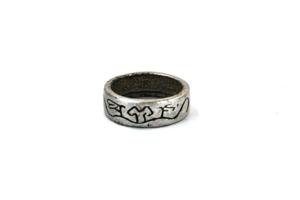 Ring with pattern