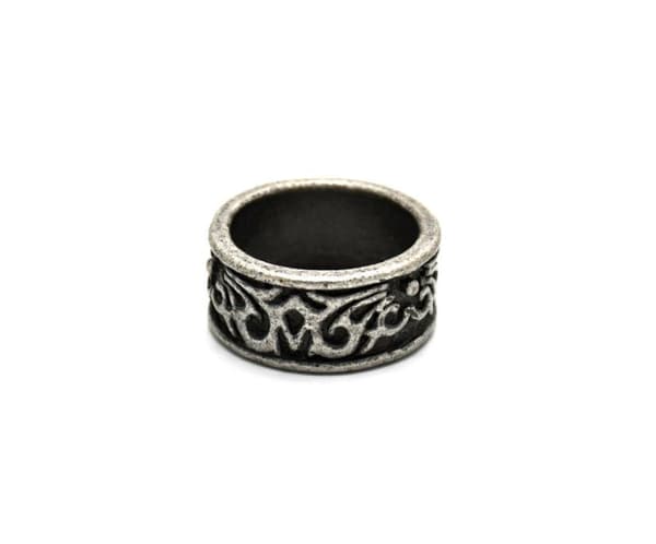 Ring with pattern