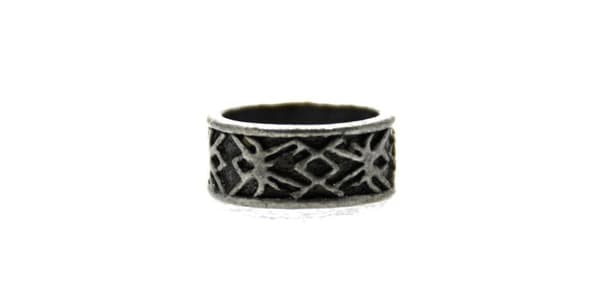Ring with pattern