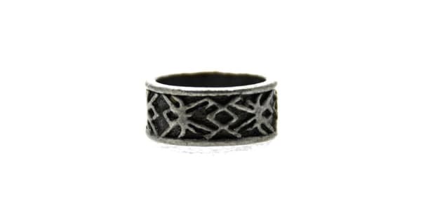 Ring with pattern
