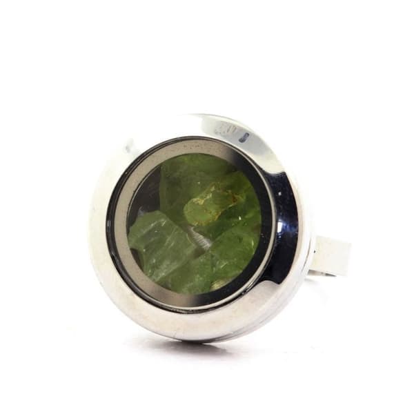 Stenar och mineraler. Rå Peridot ring. Justerbar storlek.