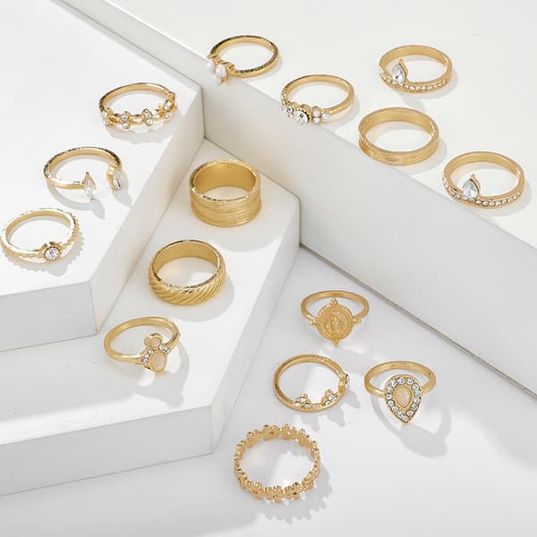 Guldfärgad RETRO PUNK BOHO RINGSET 84
