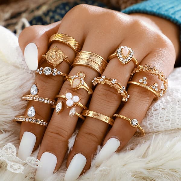 Guldfärgad RETRO PUNK BOHO RINGSET 84
