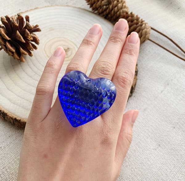 Large heart-shaped ring in several colors
